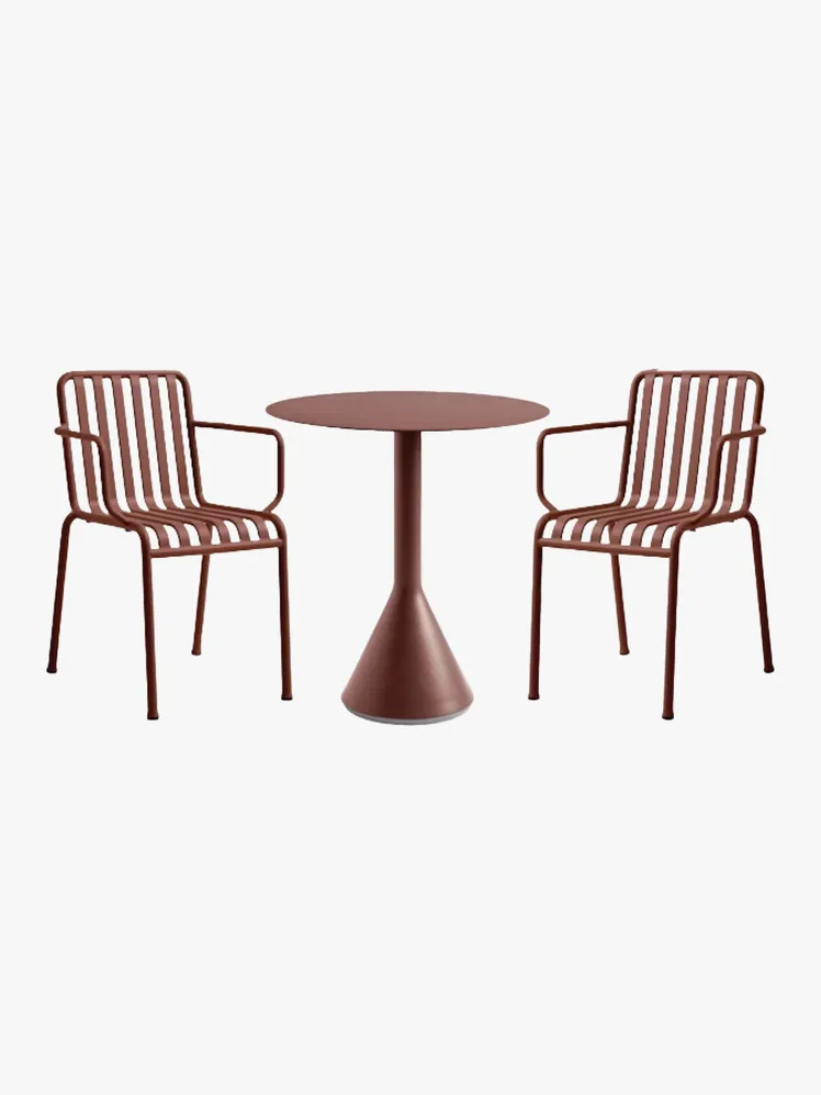 Chic Courtyards: Elite Entertaining in Timeless Bistro Style 40