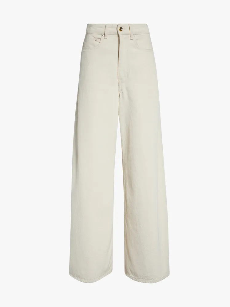The White Denim Renaissance: A Chic Reawakening 28