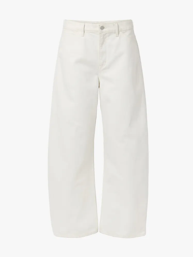 The White Denim Renaissance: A Chic Reawakening 26
