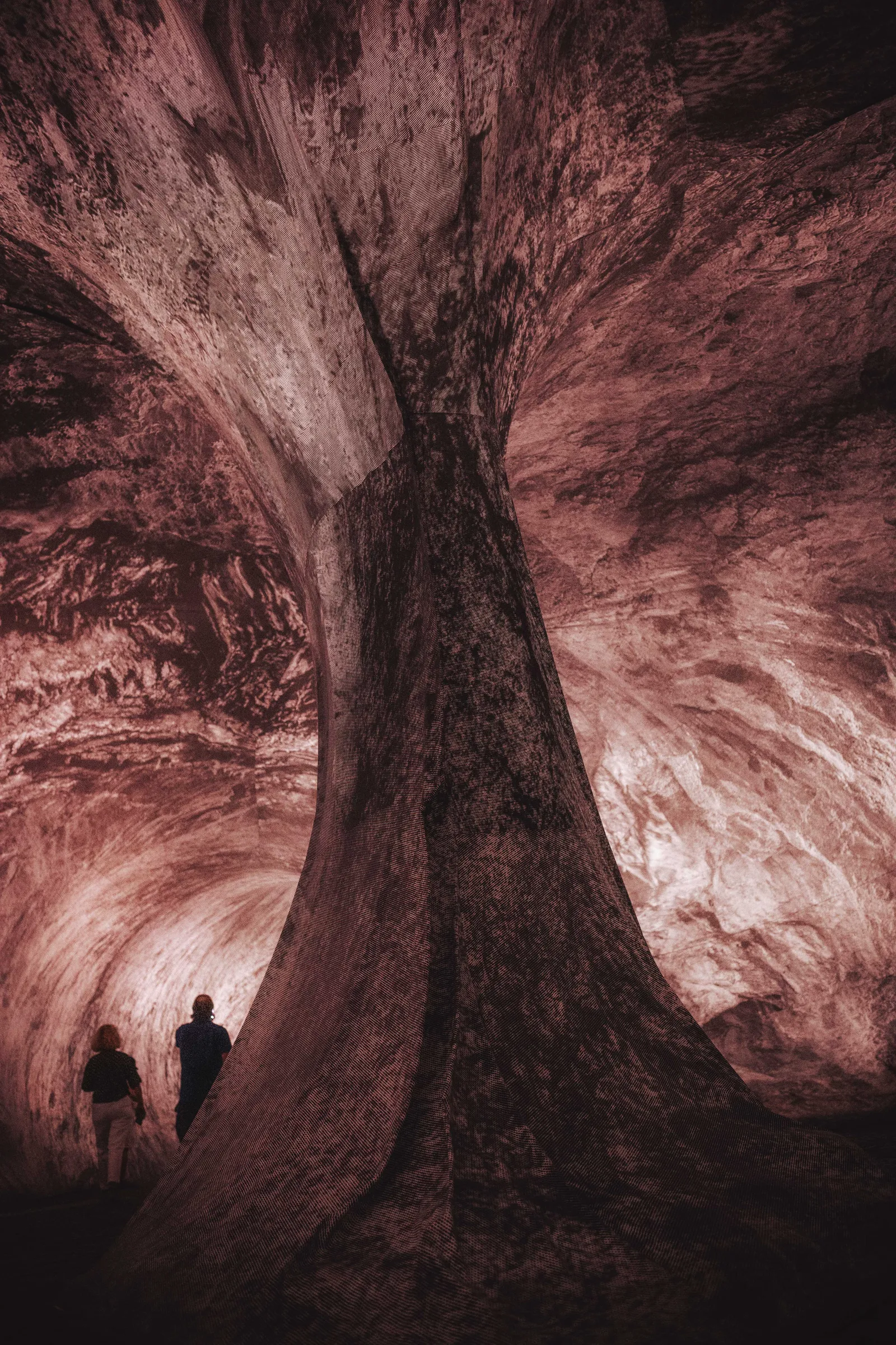 A Subterranean Spectacle Unveiled Beneath Paris's Iconic Pont Neuf 7