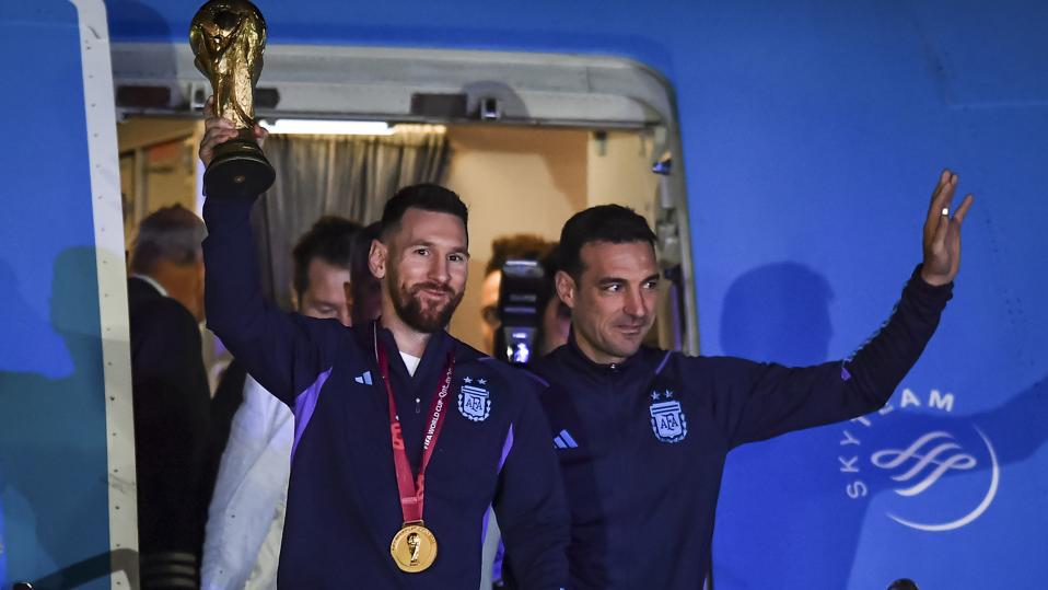 World Cup 2026: The Elite Managers on the Hot Seat and the Future of Global Football Strategy 21