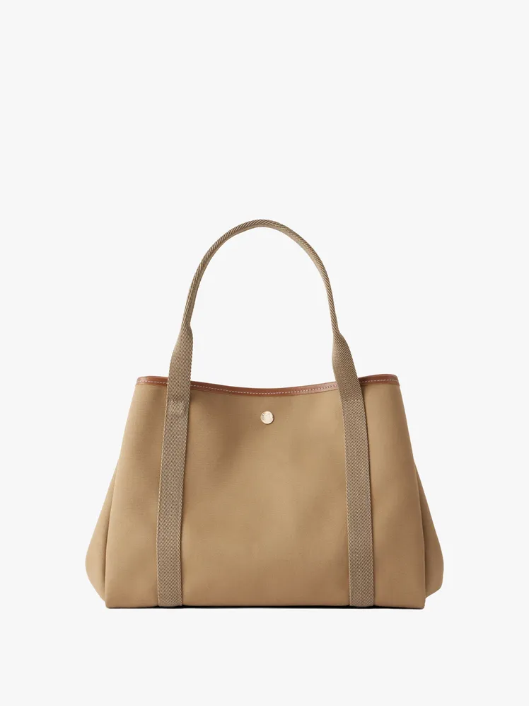 Effortless Urban Style: Summer's Chicest Ensembles Reimagined 92