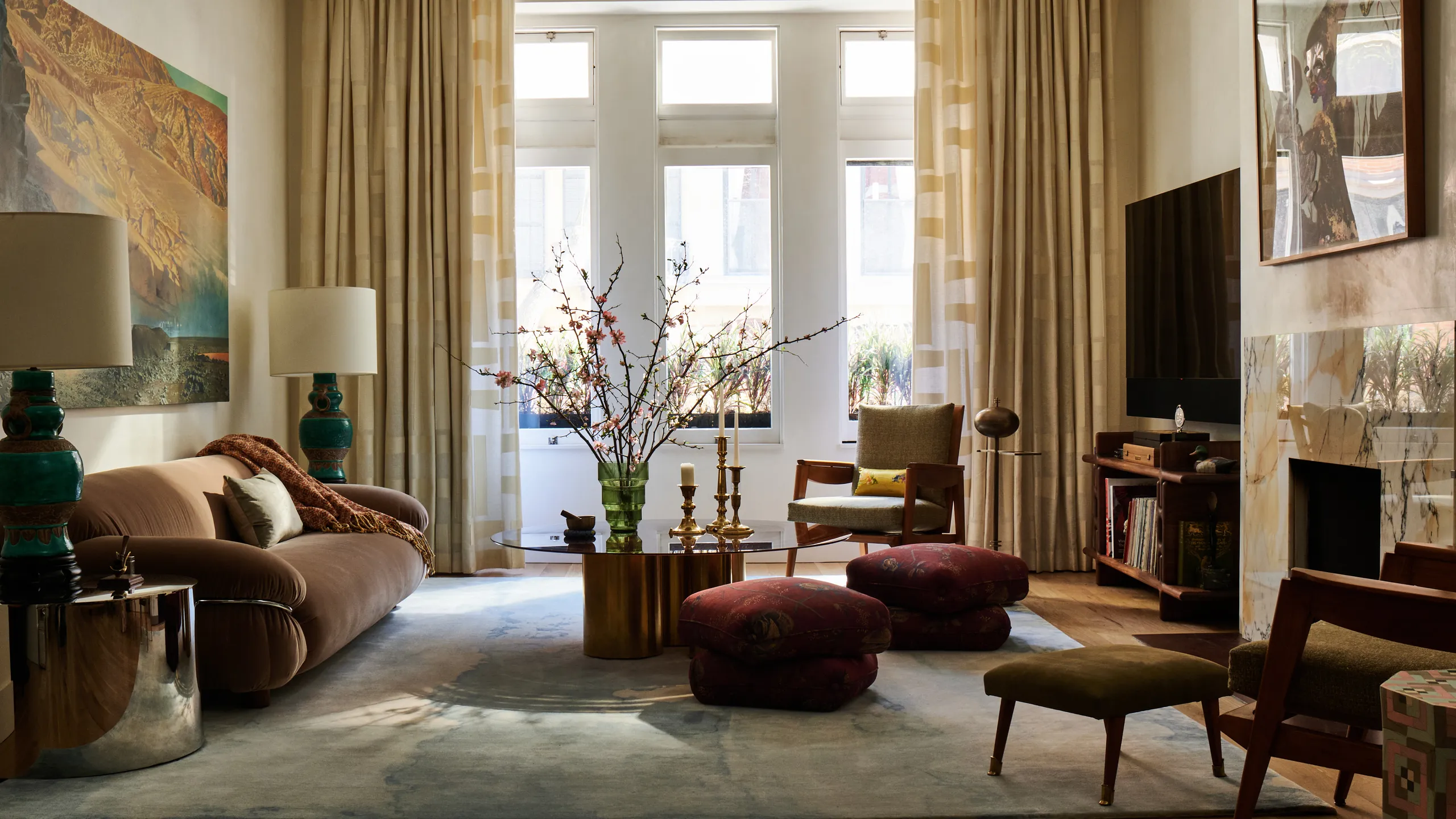 A Gentleman's Retreat: Where Heritage Meets High Society Comfort 19