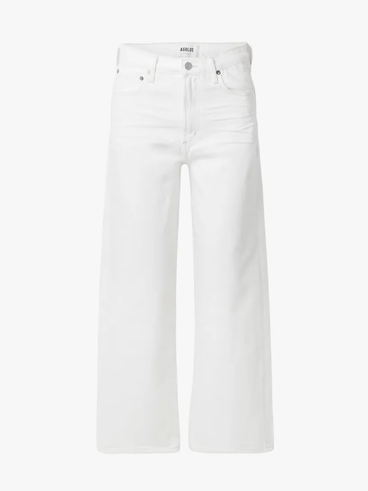 The White Denim Renaissance: A Chic Reawakening 23