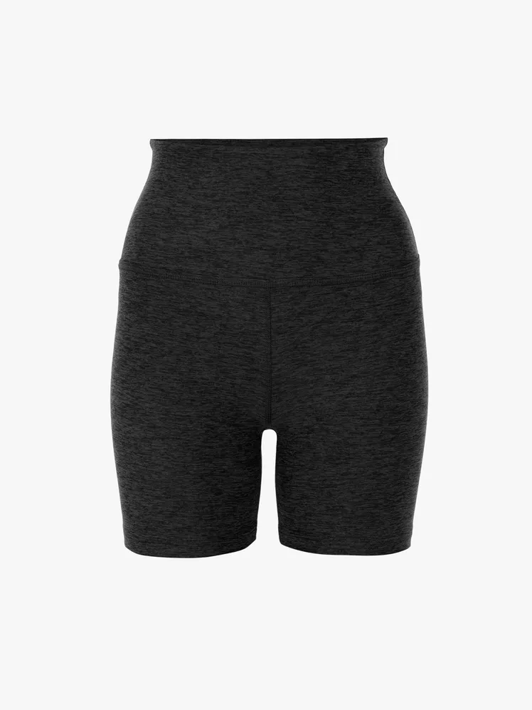 Elevated Athleisure: Vogue's Guide to Chic Activewear Styling 74