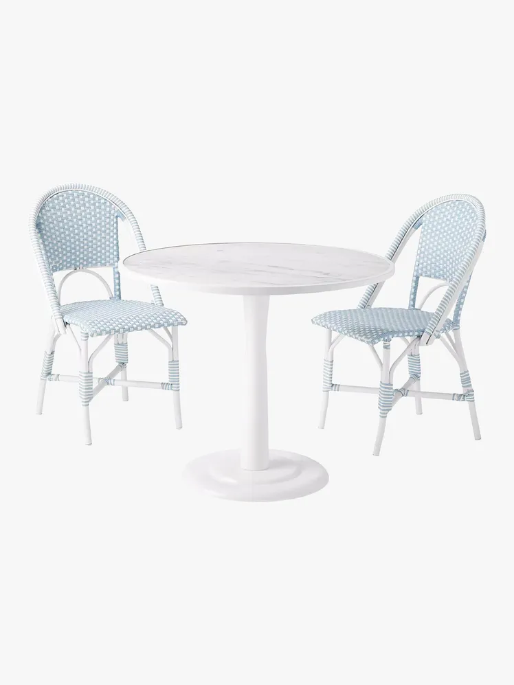 Chic Courtyards: Elite Entertaining in Timeless Bistro Style 27