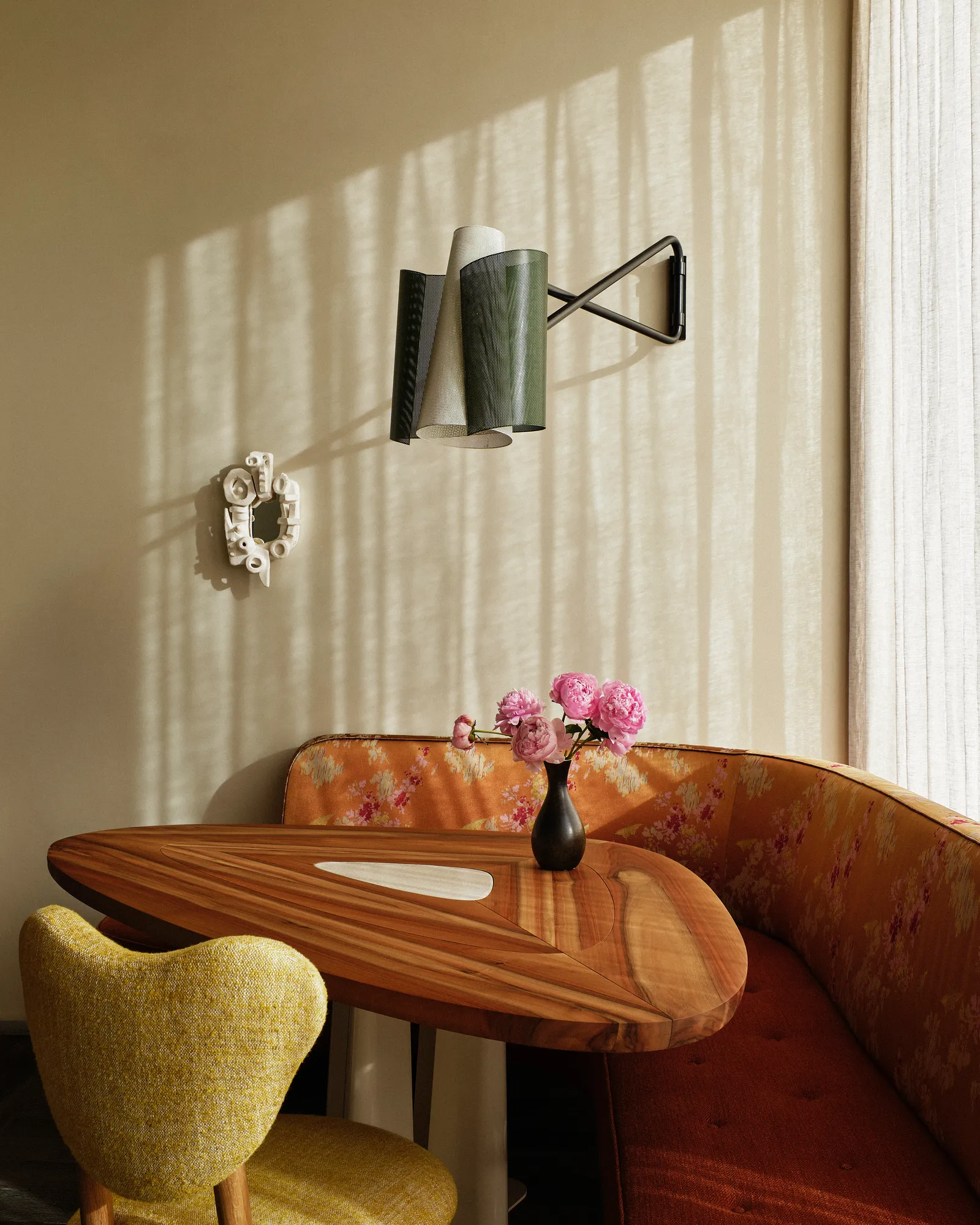 A Penthouse Symphony: Where Divergent Tastes Harmonize in Manhattan's Elite Embrace 18