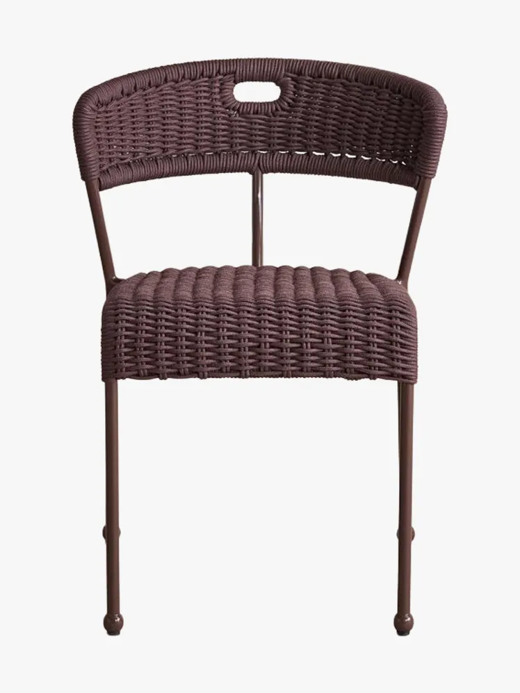 Chic Courtyards: Elite Entertaining in Timeless Bistro Style 39