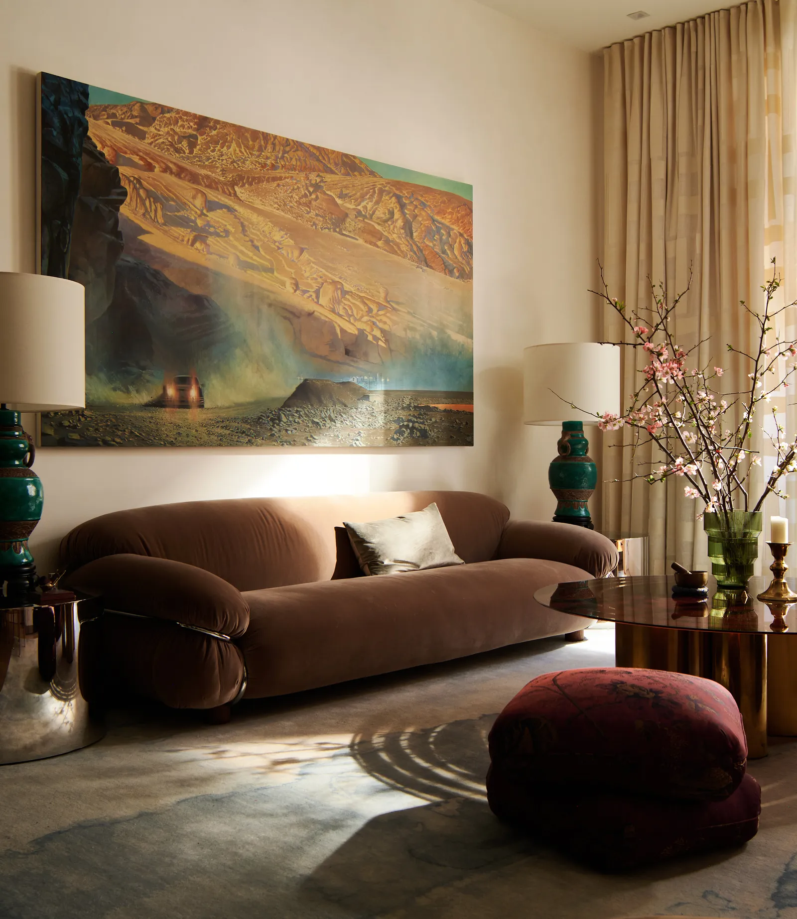 A Gentleman's Retreat: Where Heritage Meets High Society Comfort 21