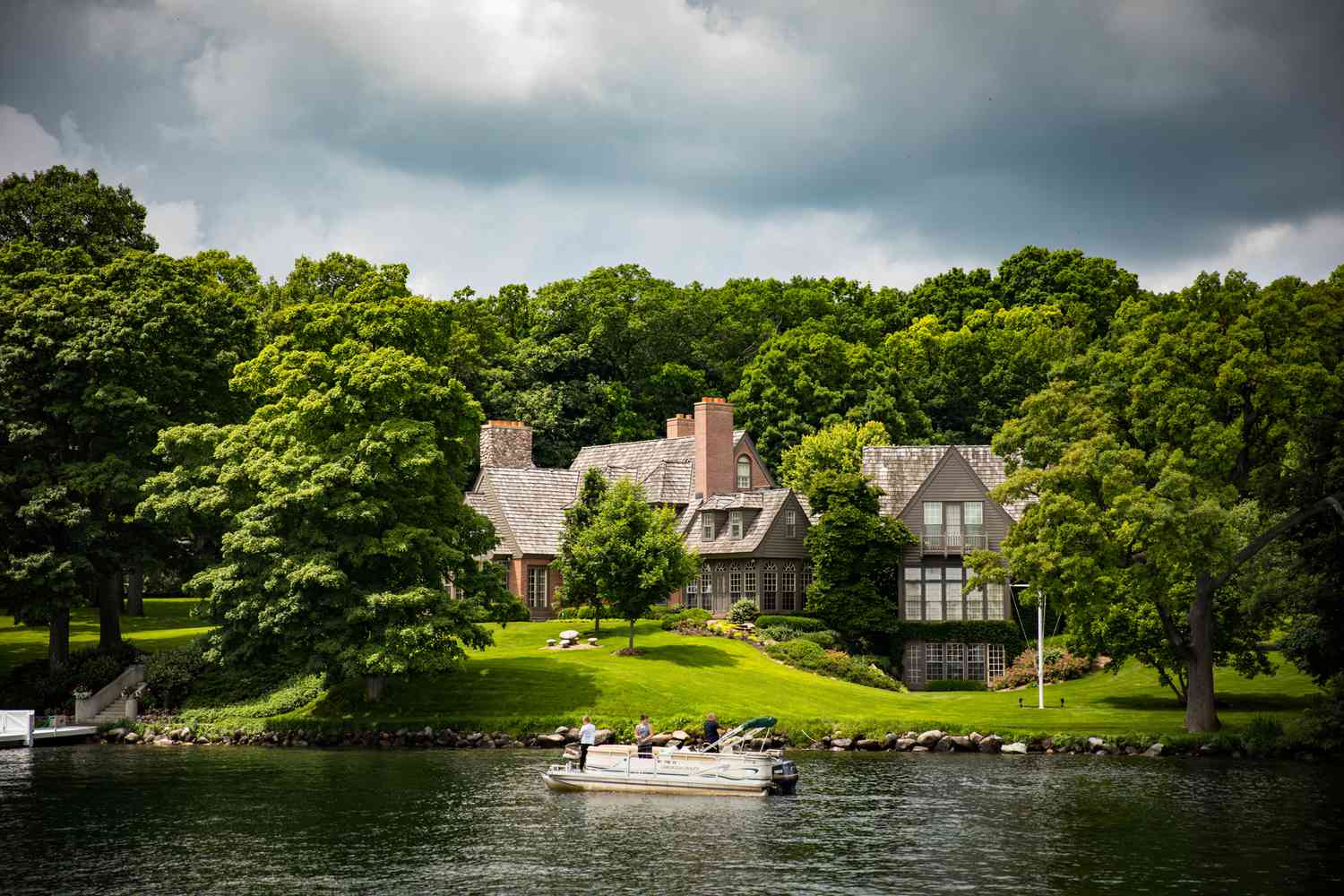 Whispers of Geneva: A Lakeside Sojourn of Unrivaled Elegance 4