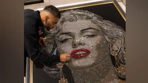 Essex Artist's Crystal Homage: A Centennial Resonance of Marilyn Monroe's Enduring Iconography 5