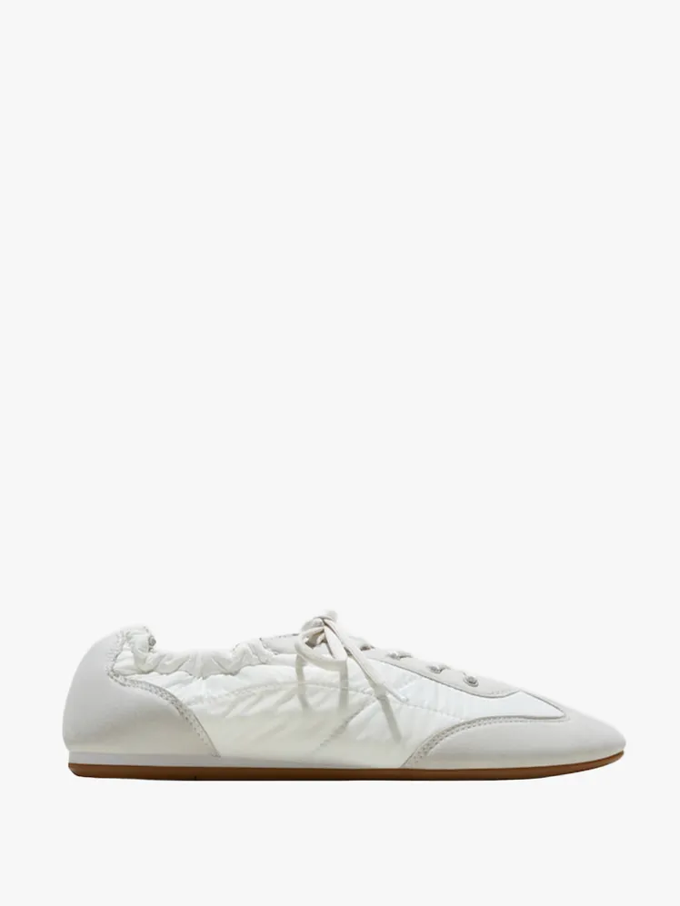 Chic Footwear: Vogue Editors Unveil Their Top White Sneaker Picks for 2026 73