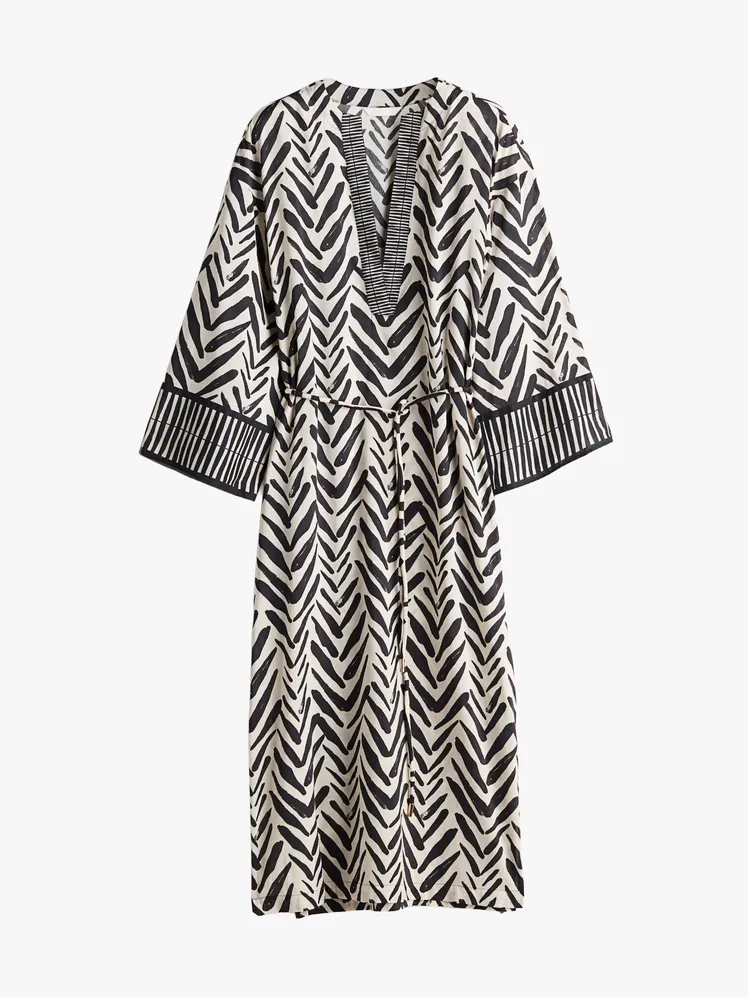 Elevate Your Ensemble: Sophisticated Caftan Styling Beyond the Shore 83