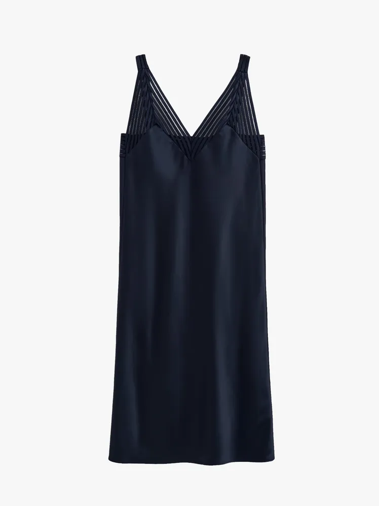 Chic Attire for Your Al Fresco Nuptials 47