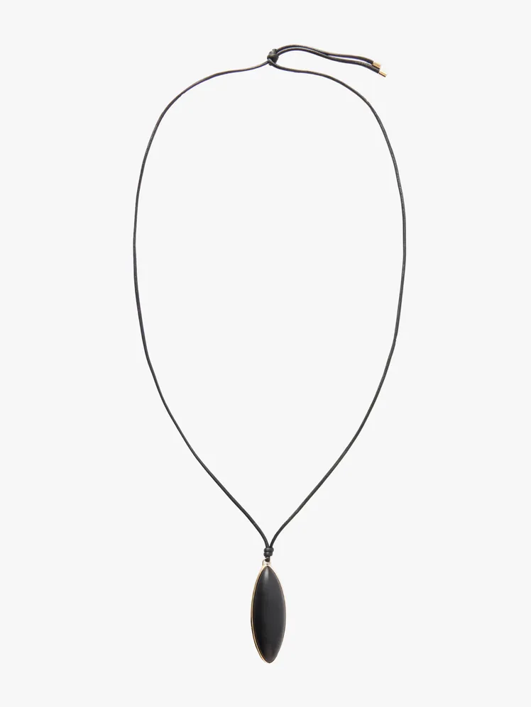 The Timeless Charm of the Choker Redefined for Today 59