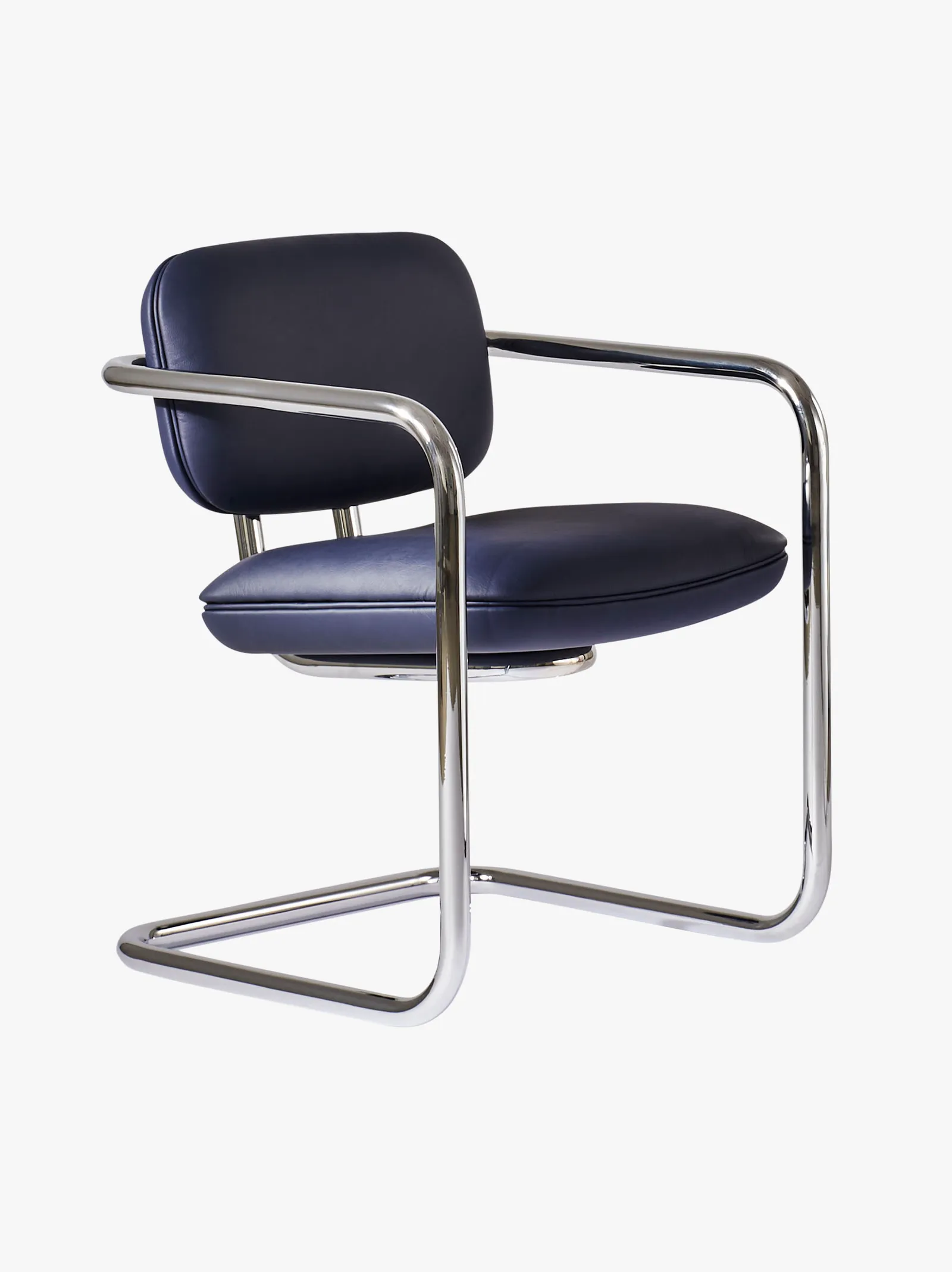 Halston's Haven: The Bespoke SOM79, A Testament to Executive Elegance 8
