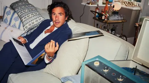 Savoretti’s Melancholy Muse: Navigating the Sonic Landscape of Midlife Reimagining