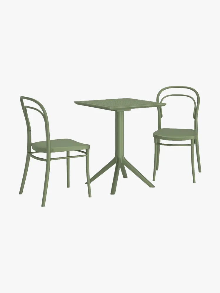 Chic Courtyards: Elite Entertaining in Timeless Bistro Style 41