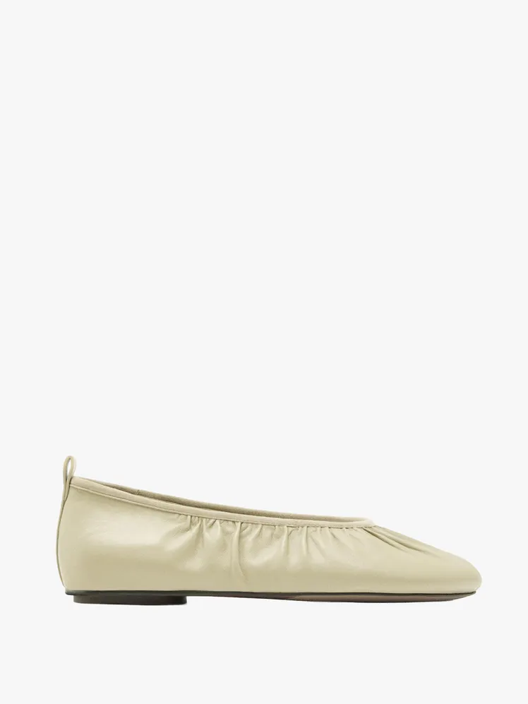 Effortless Chic: Discover Your Perfect Pair of Ballet Flats for the Warmer Seasons 40