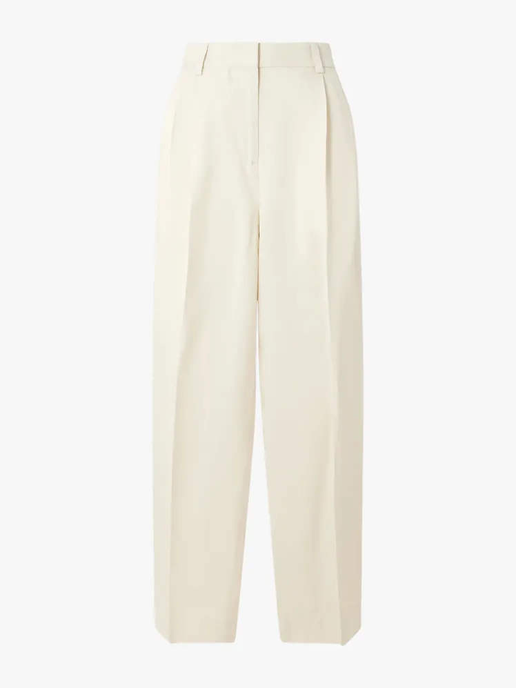 Effortless Summer Chic: Seven Ways to Master the Button-Up 111