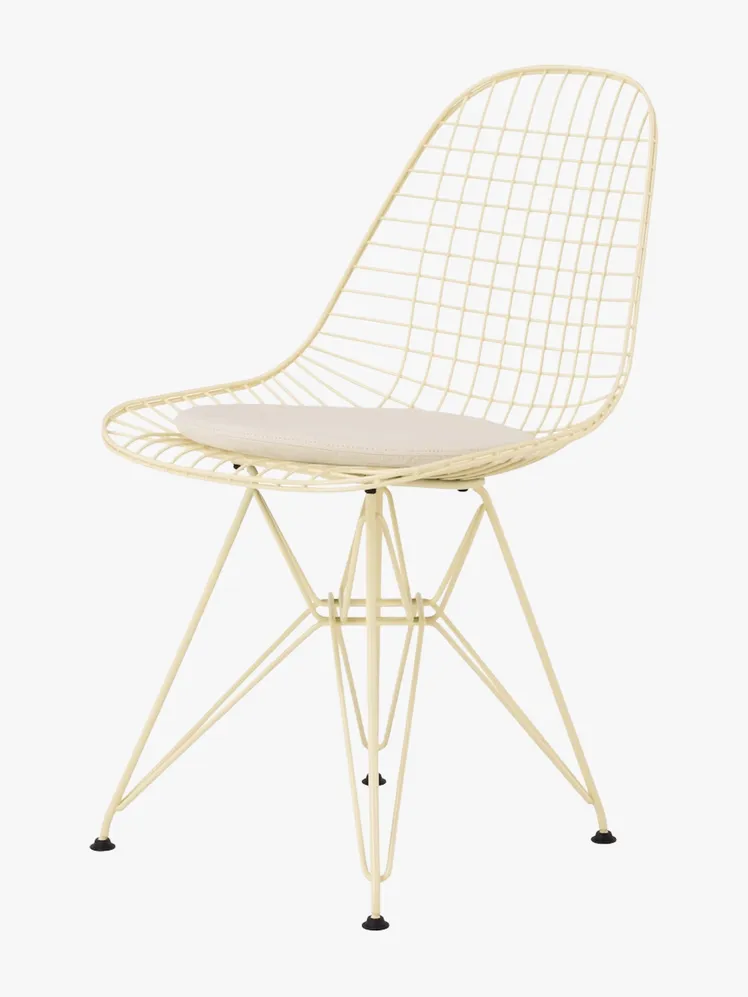 Chic Courtyards: Elite Entertaining in Timeless Bistro Style 30