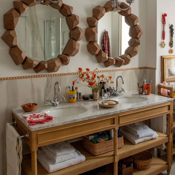 Opulent Sanctuaries: Bespoke Beneath-Sink Architectures for the Discerning Collector