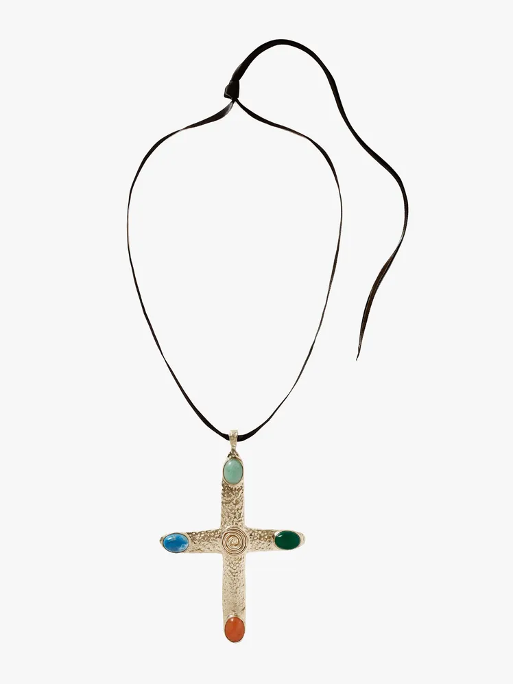 The Timeless Charm of the Choker Redefined for Today 65