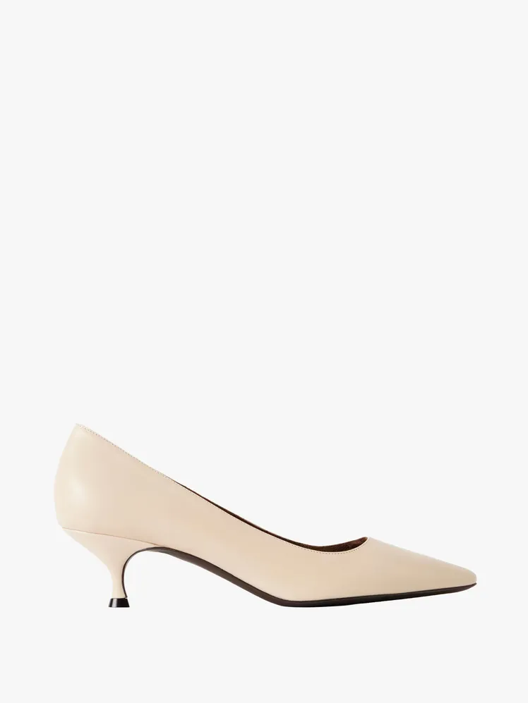 Effortless Urban Style: Summer's Chicest Ensembles Reimagined 110
