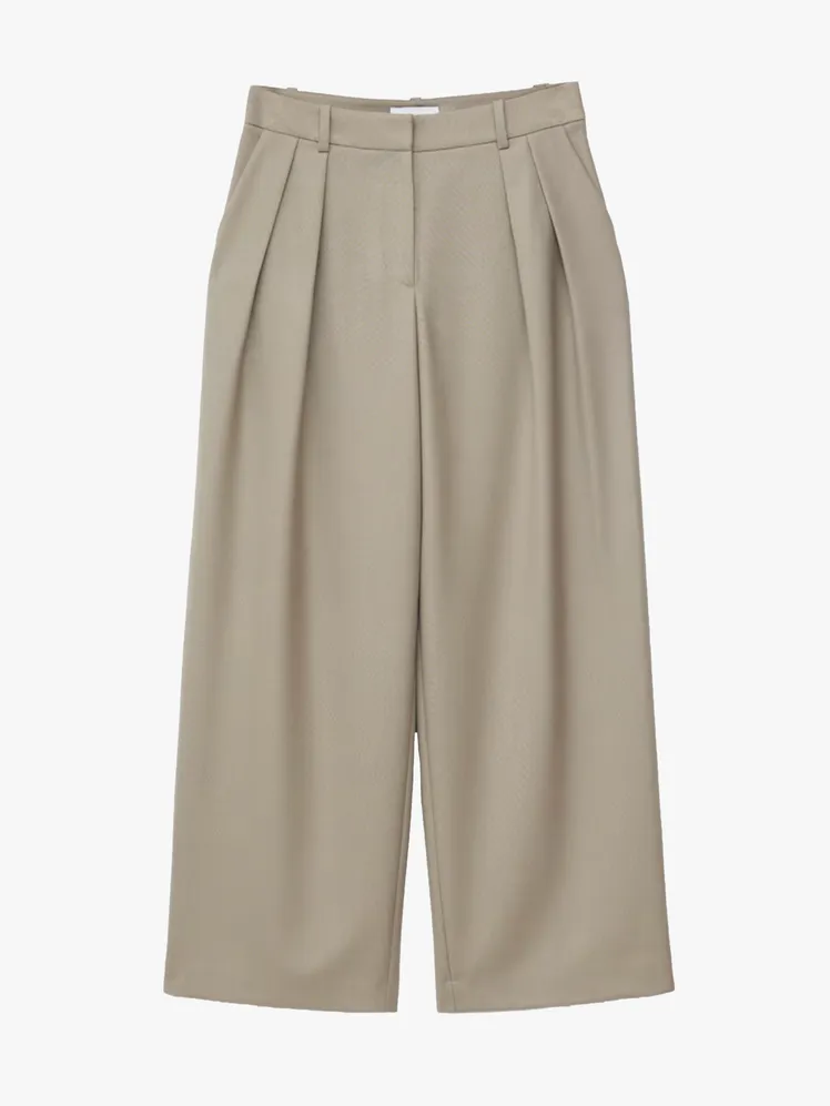 Effortless Chic: Your Go-To Summer Workwear Capsule 40