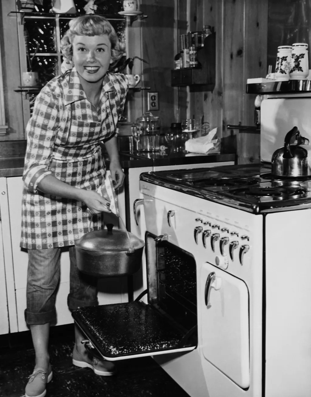 Golden Age Icon: Doris Day's sun-drenched California sanctuary, captured. 23