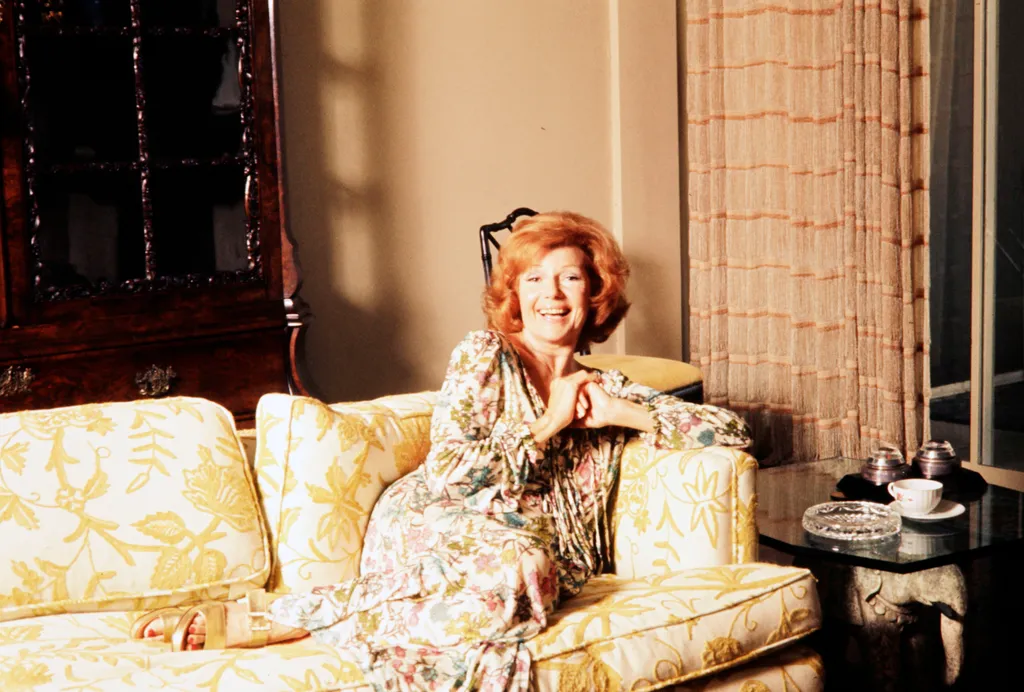 Golden Age Grace: Rita Hayworth's Private Elegance Unveiled 32