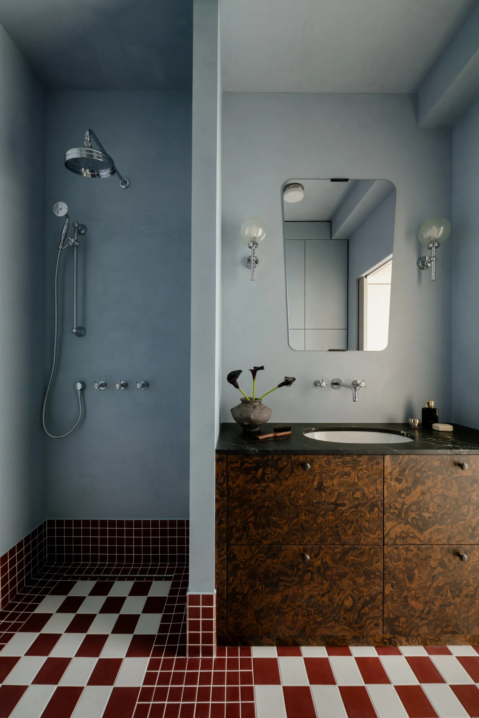 Warsaw's Bespoke Haven: Where 366 Square Feet Embrace Curvaceous Elegance 17