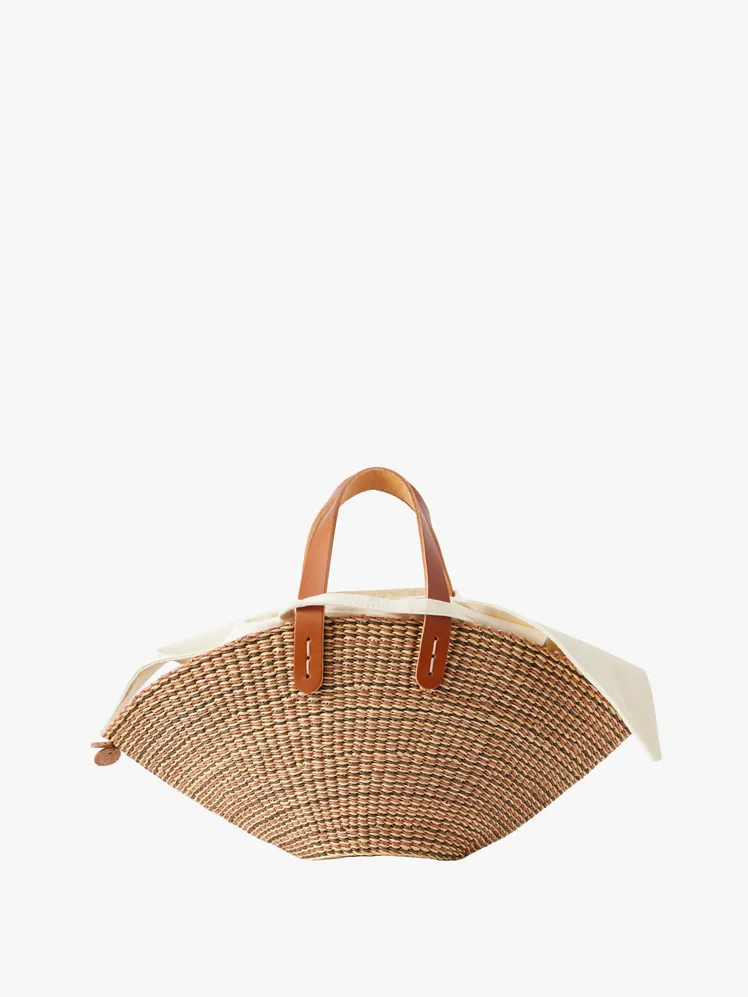 Effortless Urban Style: Summer's Chicest Ensembles Reimagined 134