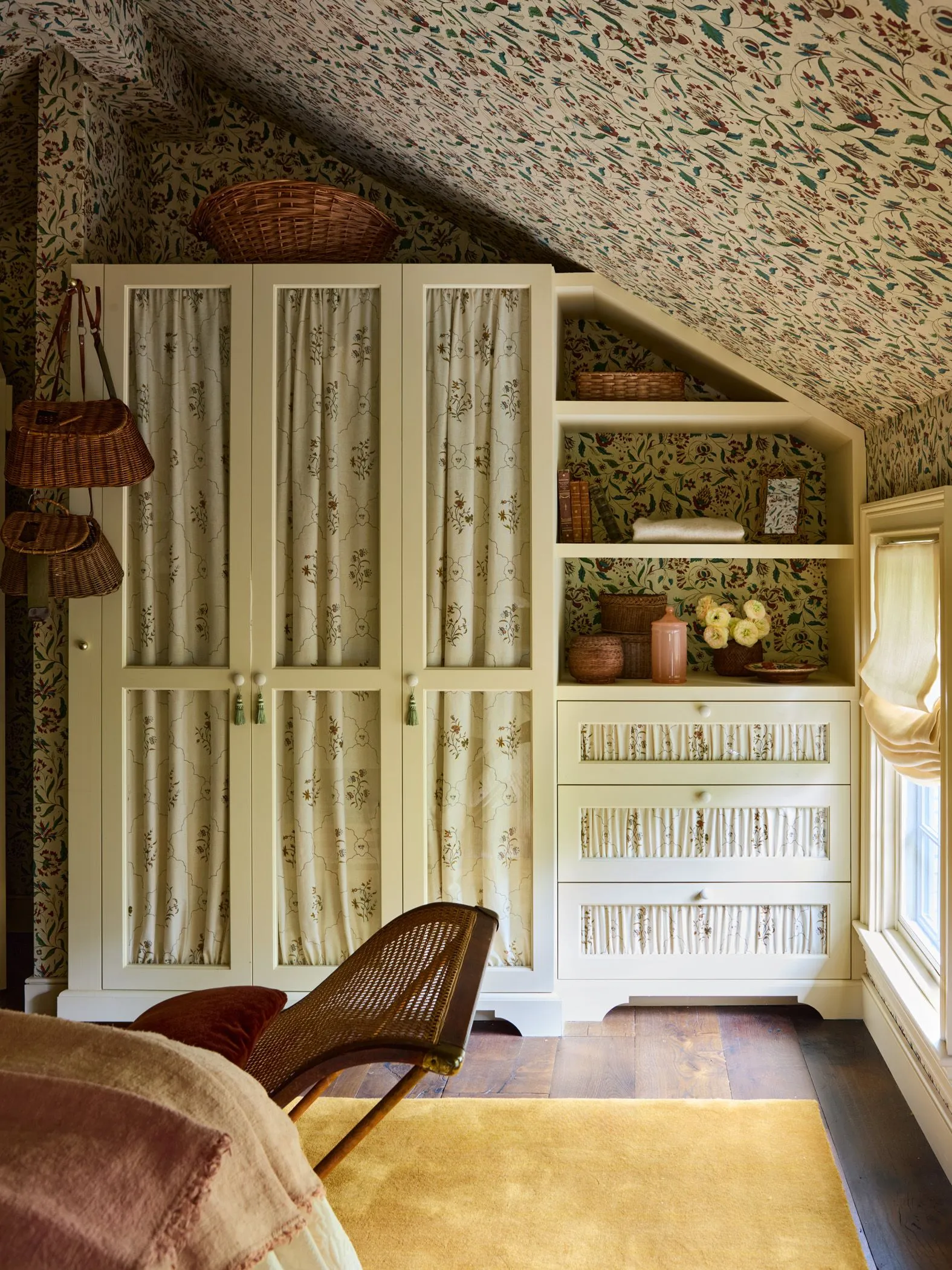 Artisan Heirlooms: A Woven Legacy for the Discerning Dwelling 36