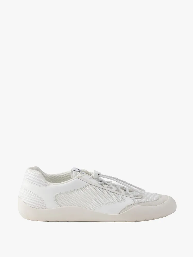 Chic Footwear: Vogue Editors Unveil Their Top White Sneaker Picks for 2026 57