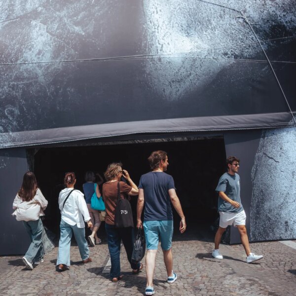 A Subterranean Spectacle Unveiled Beneath Paris’s Iconic Pont Neuf