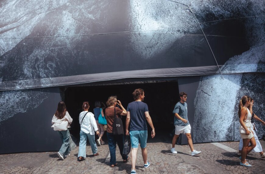 A Subterranean Spectacle Unveiled Beneath Paris’s Iconic Pont Neuf