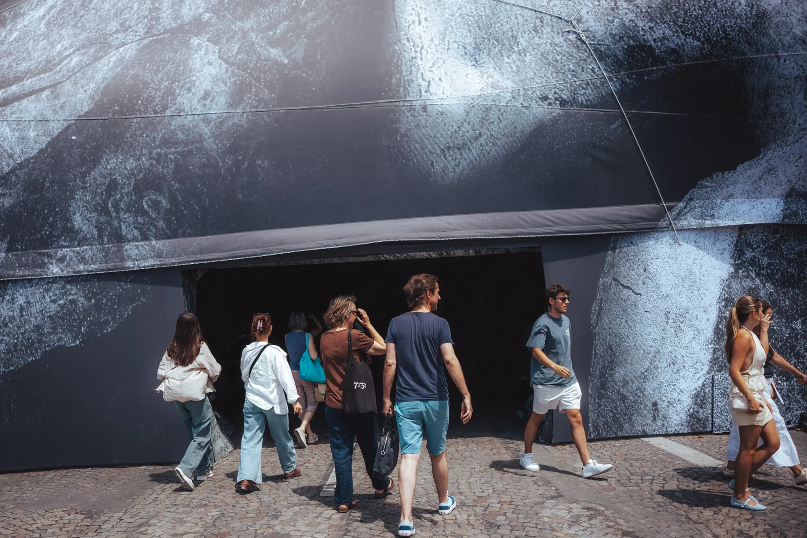 A Subterranean Spectacle Unveiled Beneath Paris's Iconic Pont Neuf 5