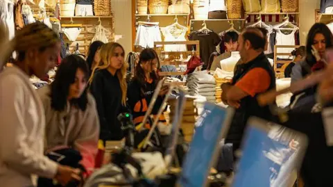 Brandy Melville’s Fitting Room Blackout: A Symptom of Shifting Teen Self-Perception in the Digital Age