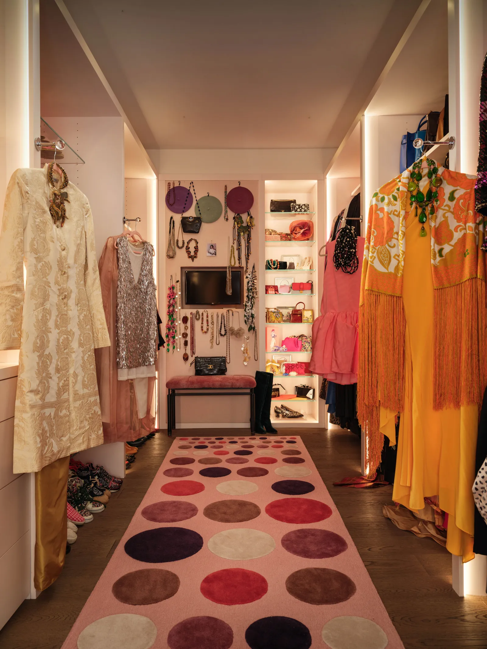 Manhattan Masters: Where Design Heritage Meets Elite Living 37