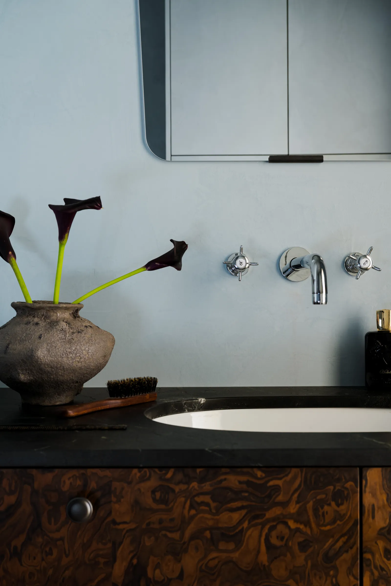 Warsaw's Bespoke Haven: Where 366 Square Feet Embrace Curvaceous Elegance 18
