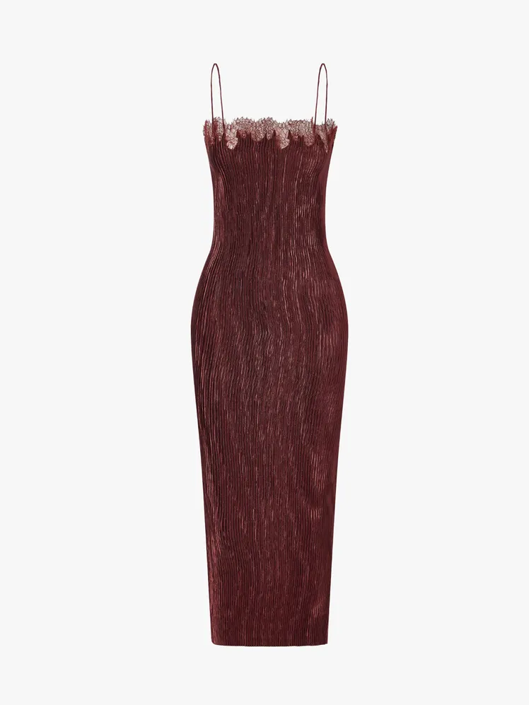 Chic Attire for Your Al Fresco Nuptials 11