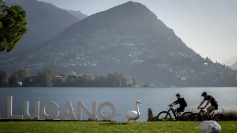 Savoretti's Melancholy Muse: Navigating the Sonic Landscape of Midlife Reimagining 13