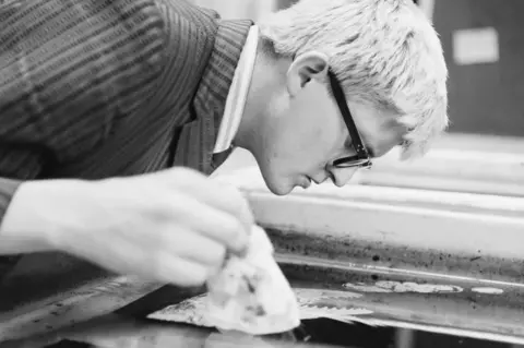 The Maestro of the Canvas: Hockney's Multimedial Legacy Redefined Artistic Boundaries 13