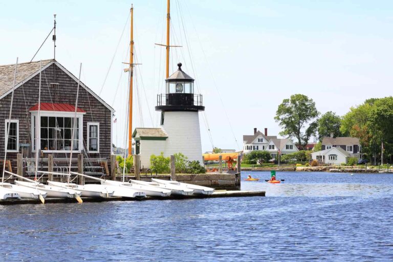 Enchanting New England Havens: Where Every Village Whispers a Timeless Tale 38 Enchanting New England Havens: Where Every Village Whispers a Timeless Tale 38