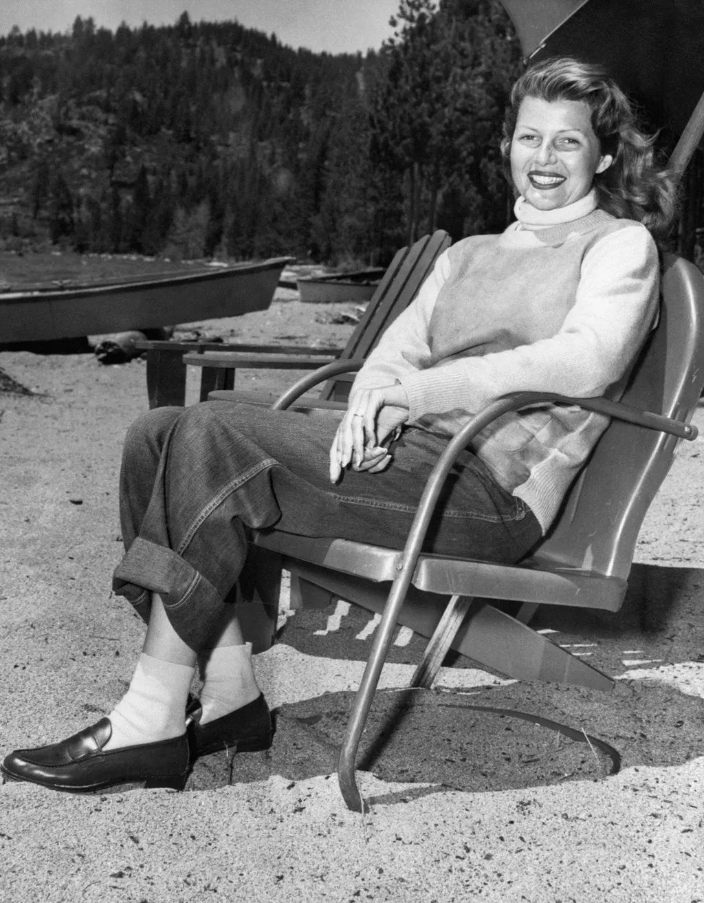 Golden Age Grace: Rita Hayworth's Private Elegance Unveiled 27