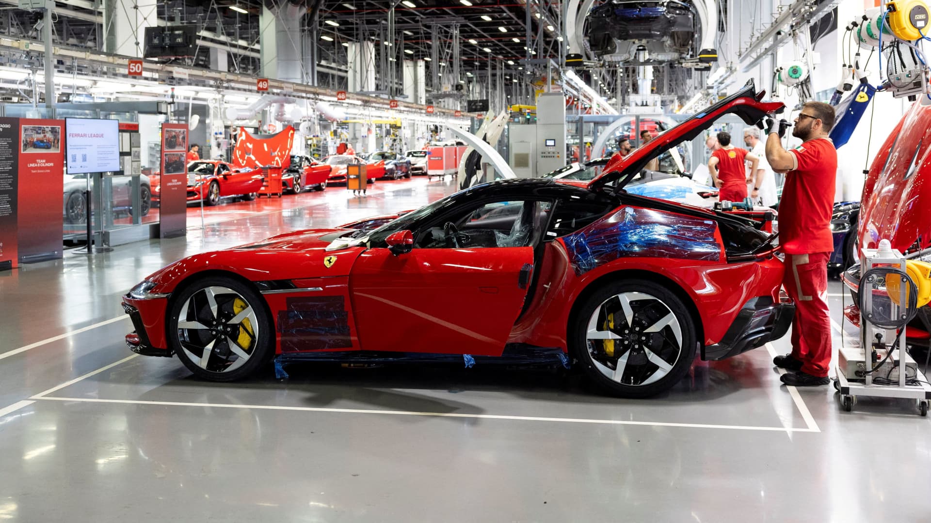 Midday Market Movers: Analyzing Top Stock Performances Including SPCX, ROKU, TRIP, and RACE 2
