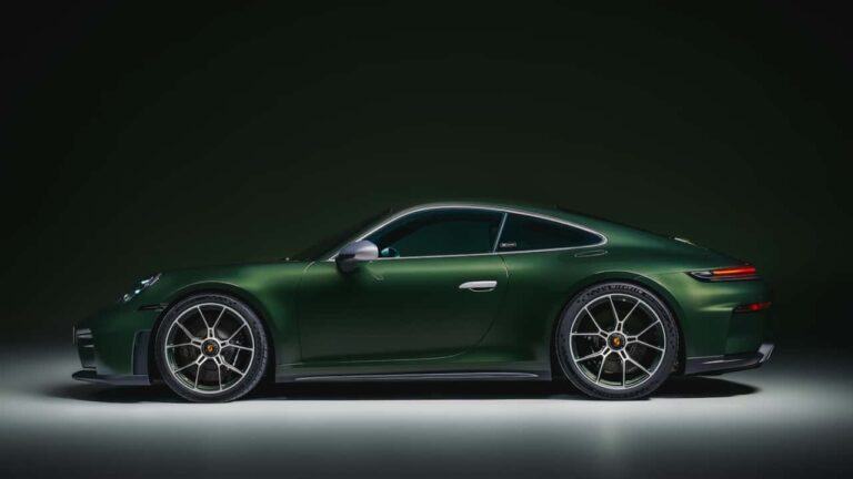 Unveiled: 911 GT3 Earls Court 51 Edition, A Vivid Masterpiece of British Automotive Chic 12