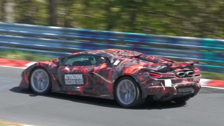 Lamborghini Prepares Electrifying Revuelto Upgrade: Performance Redefined for Late 2024 Debut 35