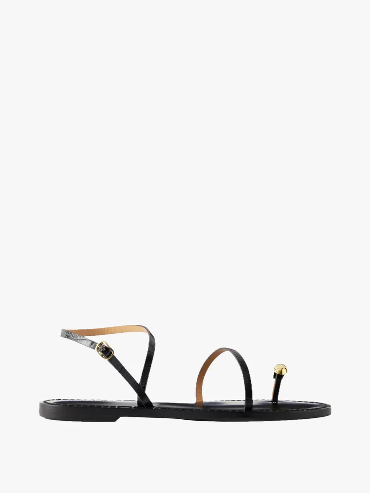 Ethereal Footwear for the Beach Wedding Connoisseur: From Chic Wedges to Playful Flats 42